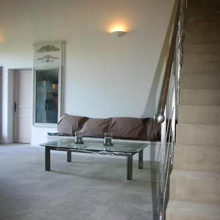 Elegant A 120 M² Avec Piscine
