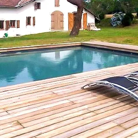 Elegant A 120 M² Avec Piscine