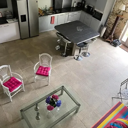 Elegant A 120 M² Avec Piscine *